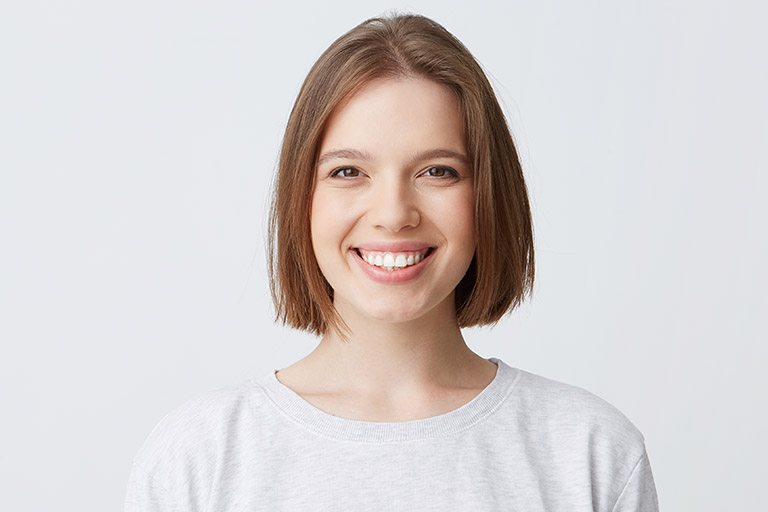 Clínica Covallina. Chica con diseño de sonrisa realizado en clínica dental.